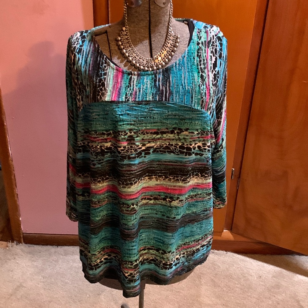 Gorgeous 3/4 sleeved top!!!!